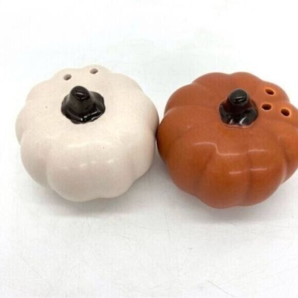 Pumpkin Salt and Pepper Shaker Set New - Picture 5 of 8